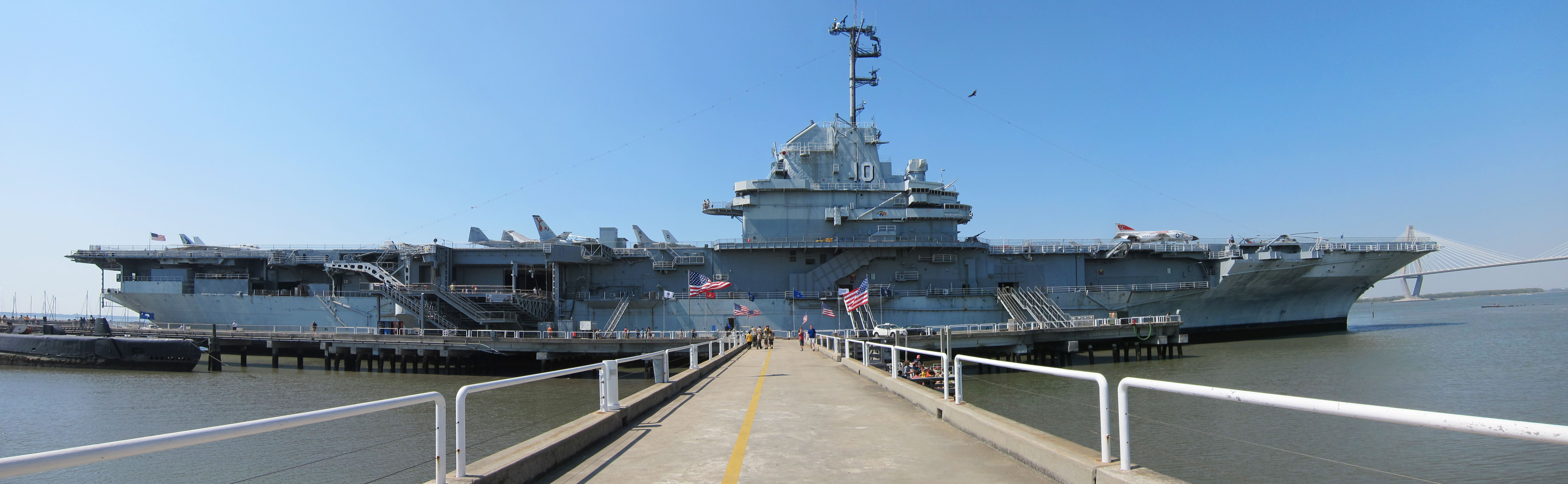 USS_Yorktown_(CVS-10)_panorama_2012 (1)